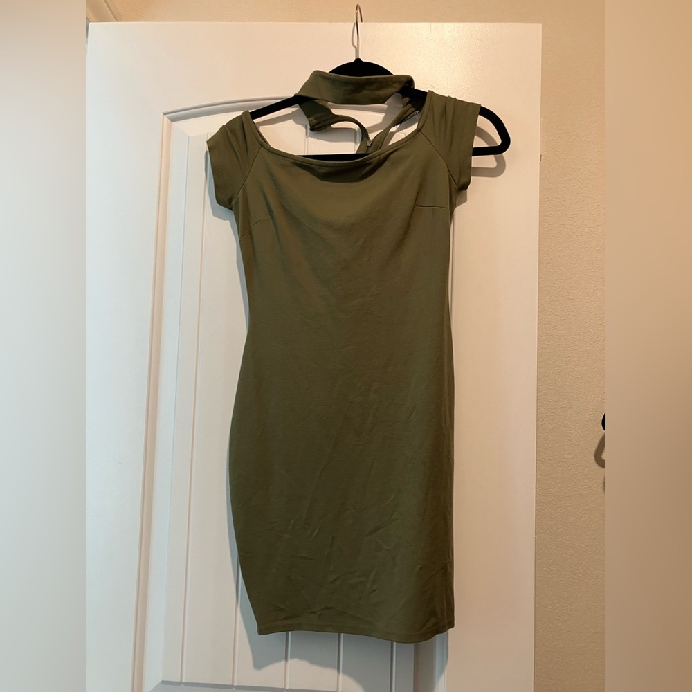 GUESS Elegant Olive Green Dress
